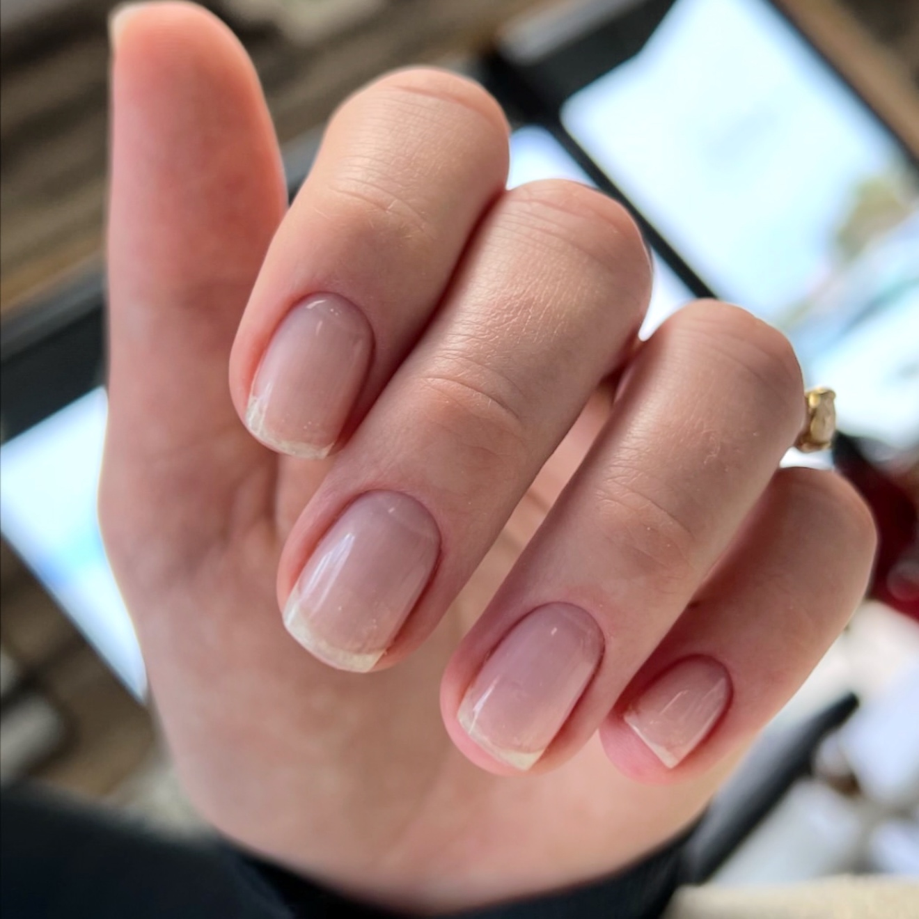 E-file dry manicure in Carlsbad, CA